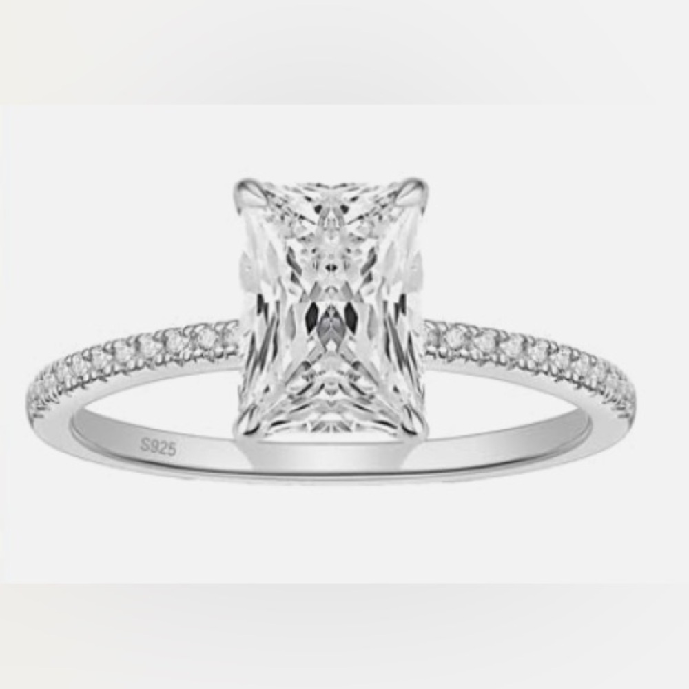 Elegant Sterling Silver Crystal Ring Size 7